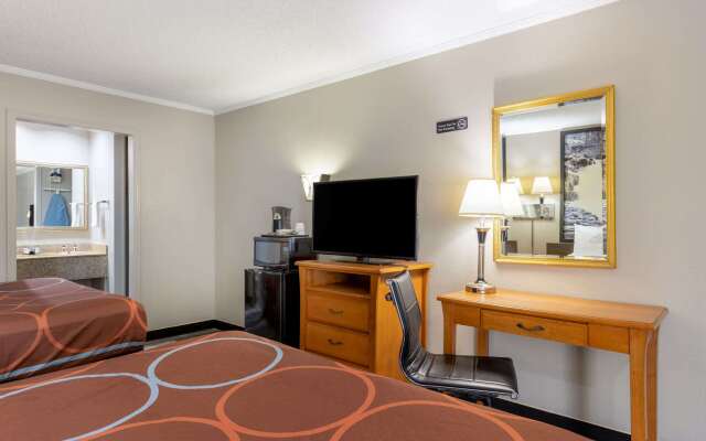 Super 8 by Wyndham Kansas City Airport North