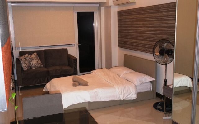 SoleMare Parksuites-April