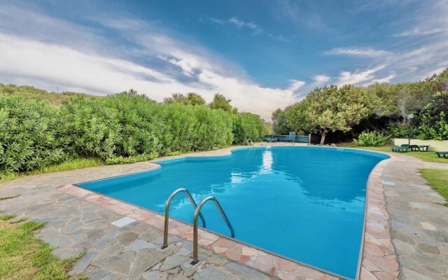Graziose Ville con A.C e piscina comune