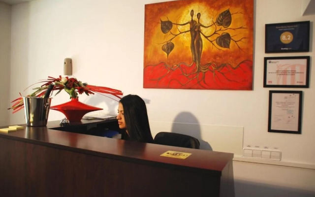 La Casita Amarilla