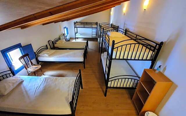 Albergue Villares de Orbigo - Sólo para Peregrinos