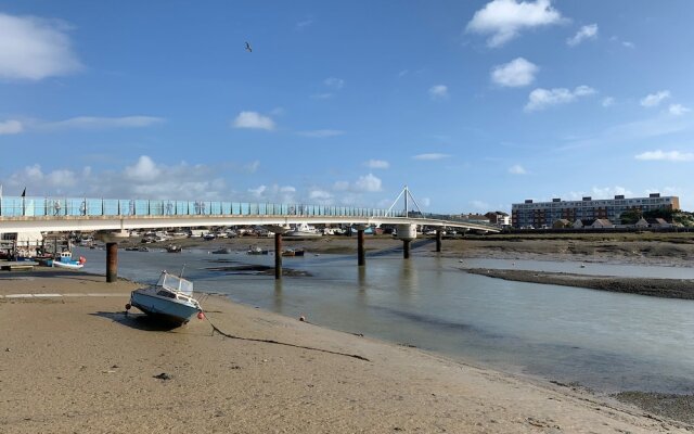 Superior 2 Bedroom Condo With Stunning Sea Views