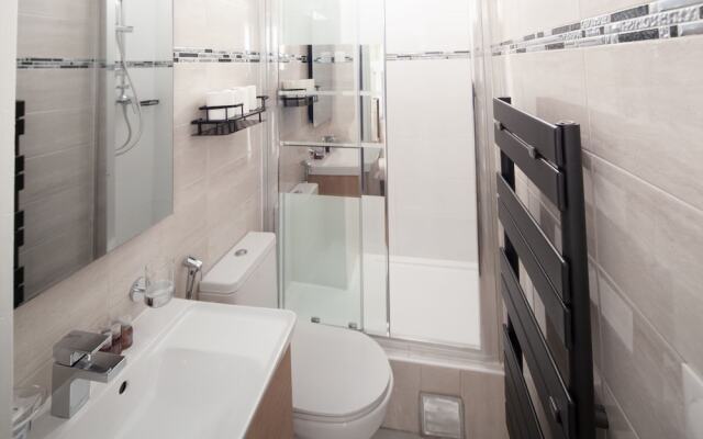 Eiffel Tower Rue Cler