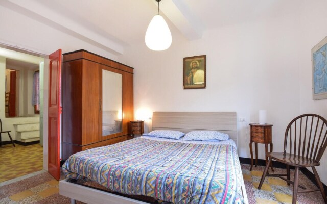 Amazing Apartment in Fezzano With Wifi and 2 Bedrooms