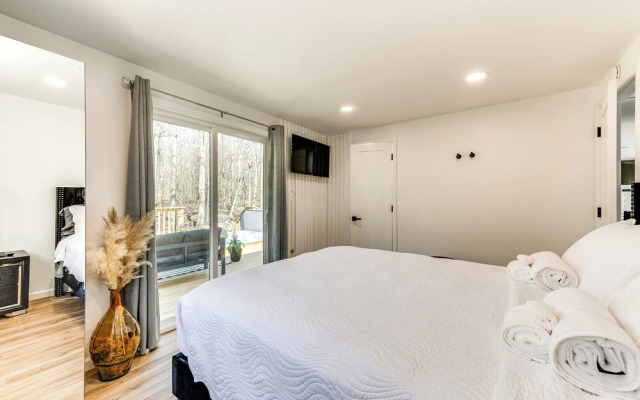 Lake & Beach Access: Bbq-ready Poconos Retreat!