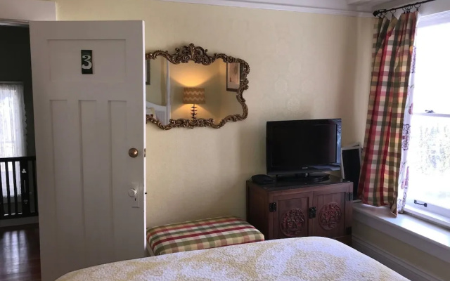 Fisher House Victoria Bed and Breakfast