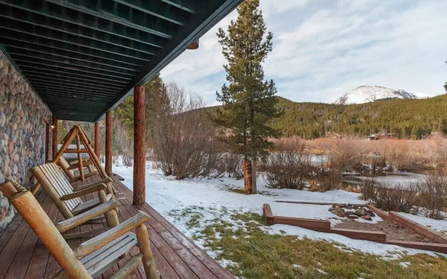 Private Luxurious Cabin w spa Near Breckenridge