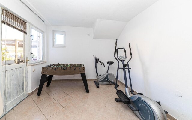 Beautiful Home in Marina With Wifi and 7 Bedrooms