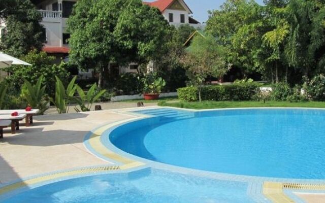 Les Bambous Luxury Hotel