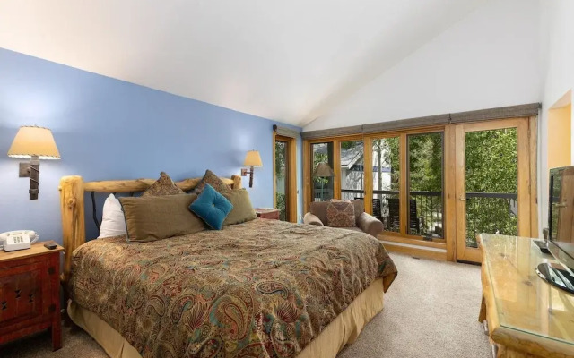 2708 Chateaux Dmont 3 Bedroom Condo