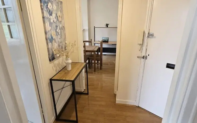 Brondesbury Apartment