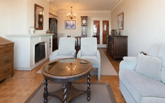 Classic Beach Apartment