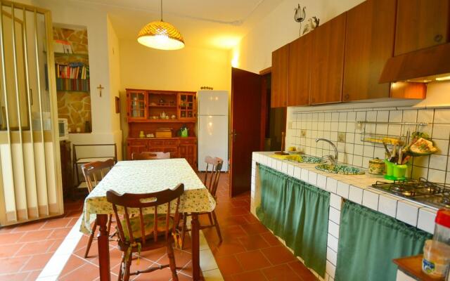 Casa unifamiliar con jard n privado