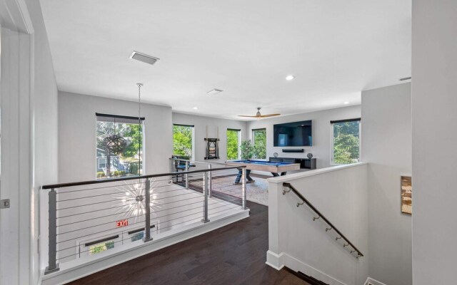 Luxury Tampa Home w/ Pool, Jacuzzi & Amenities