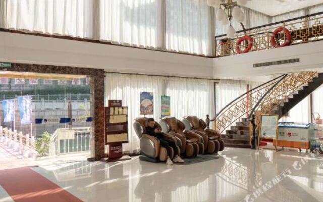 Lakeview Houseboat Hotel & Resort