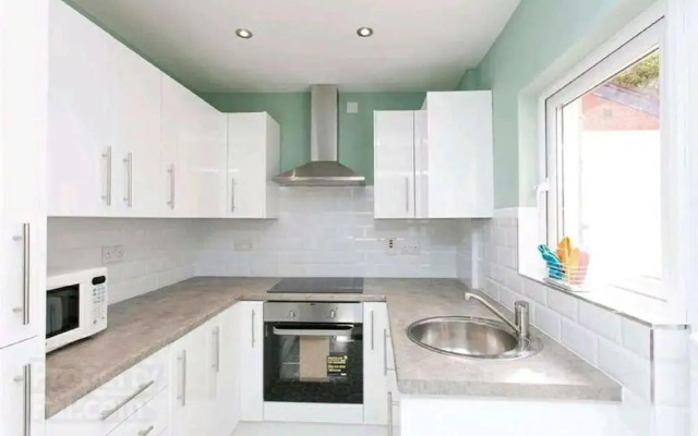 So-fresh So-clean Beautiful 3-bed House n Belfast