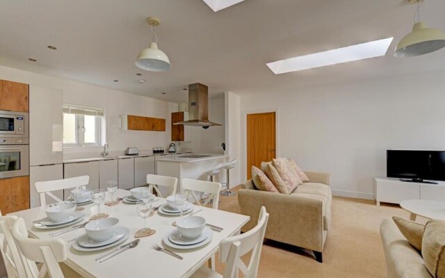 Spacious Apartment in Saundersfoot Near Sea