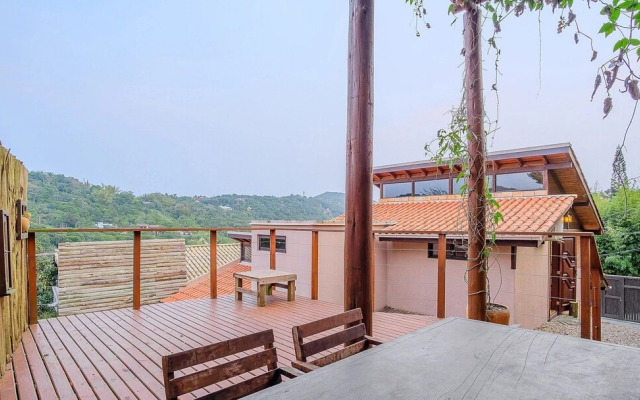 House With Valley View Near the Center - Mrv0001