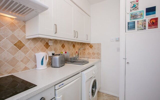 Studio Apartment in Putney With Balcony Sleeps 2