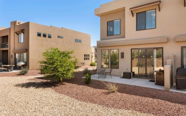 The Suite Escape By Redawning