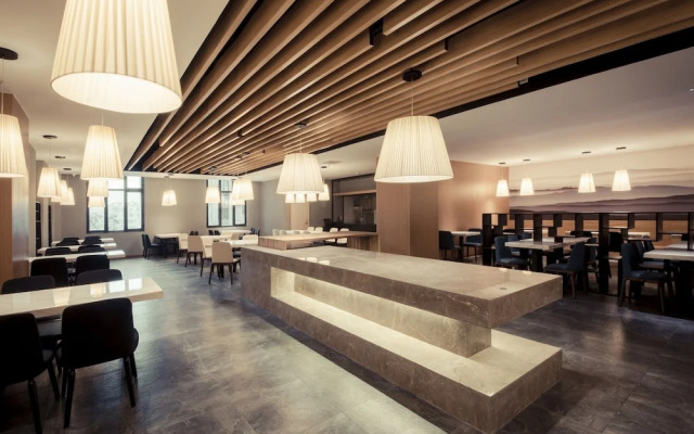 Qianna Qianxun Hotel
