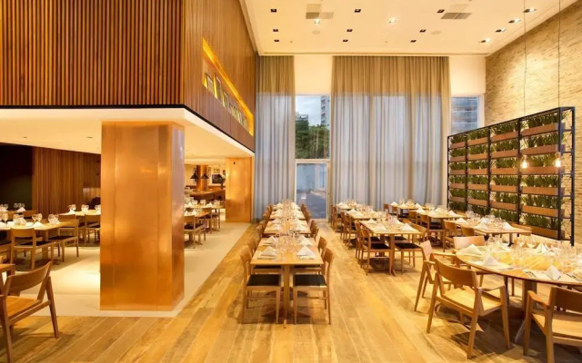 Venit + Mio Barra Hotel