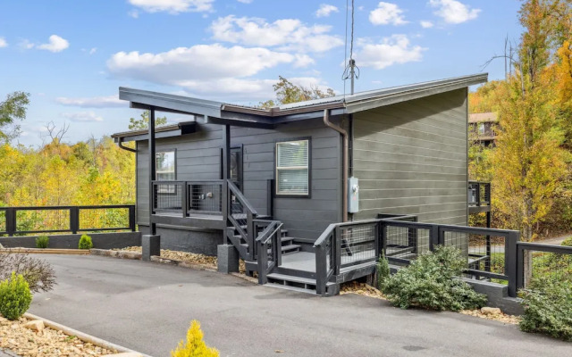 Sunset Chalet 2 Bedroom Cabin by RedAwning