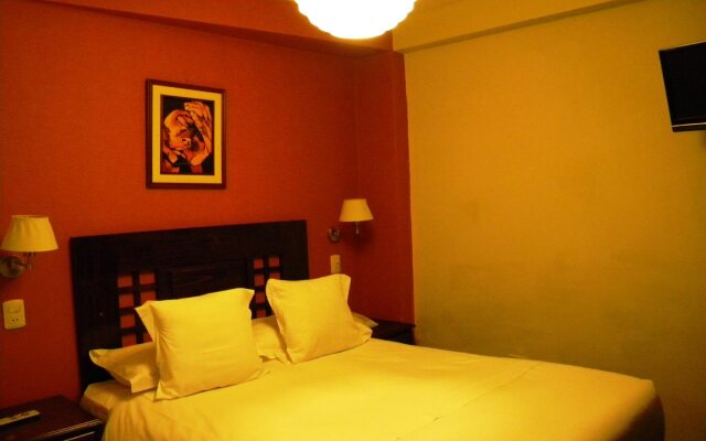 Inti Punku Alameda Inn
