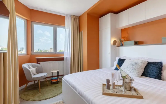 Playful Bright 1BR Near The Faculty of Law