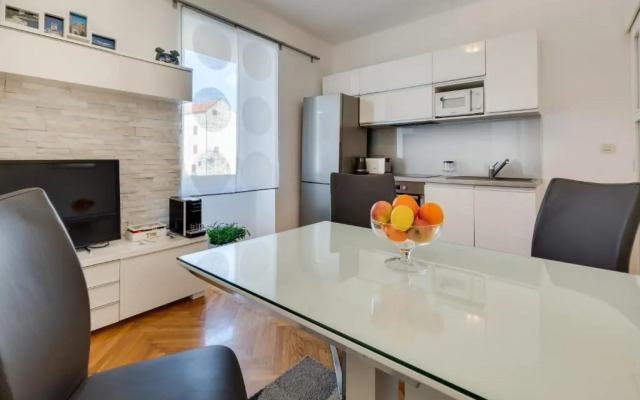 Central Palace Apartment