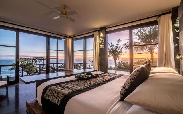 Absolute Cliff Front Pandawa Beach Villa