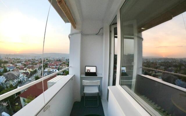 The Nest 1 - spectacular view over the city