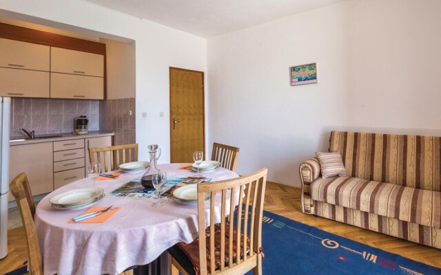 Amazing Home in Makarska With Wifi and 2 Bedrooms