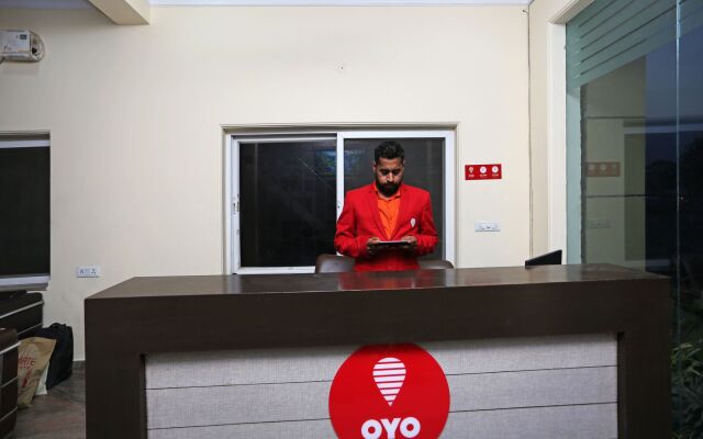 OYO 8240 Golden Park Palam Vihar