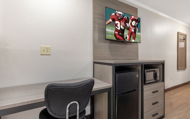 Red Roof Inn Suffolk