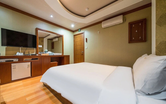 Taebaek Tourist Hotel