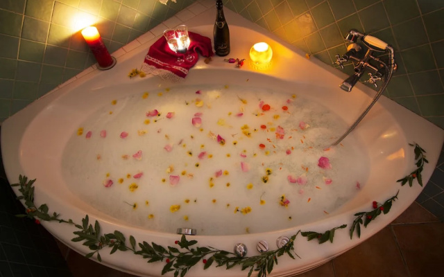 Romantic House for 2 People With Jacuzzi