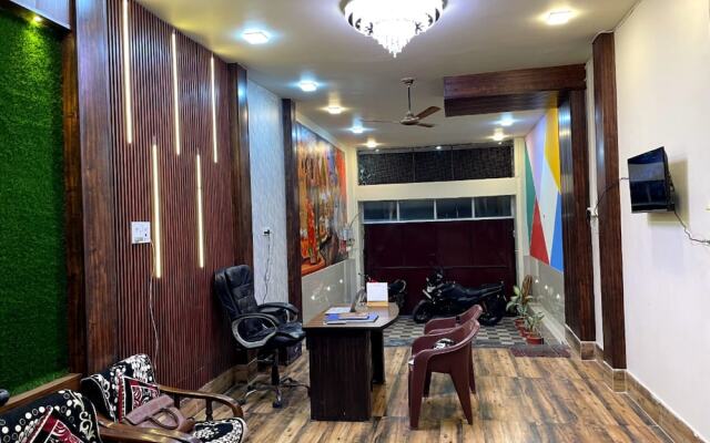 Goroomgo Four Season Guest House Varanasi