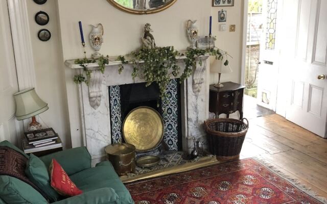 2 Bed House - Sleeps 6 - Garden, Pets, Parking