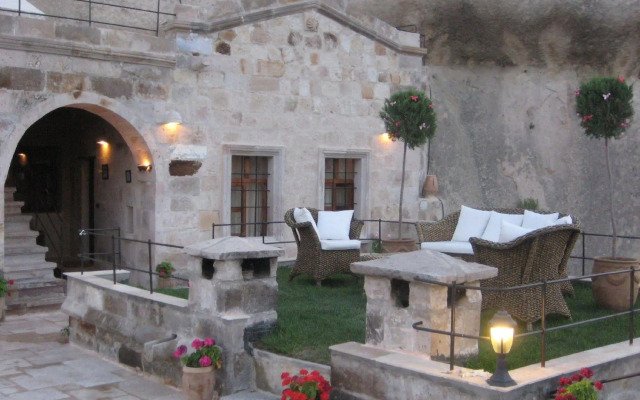 Traveller's Cave Hotel