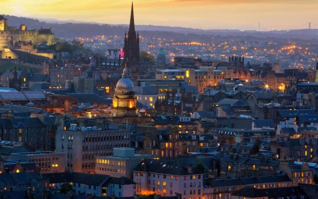 1 Bedroom Flat Near Holyrood Park