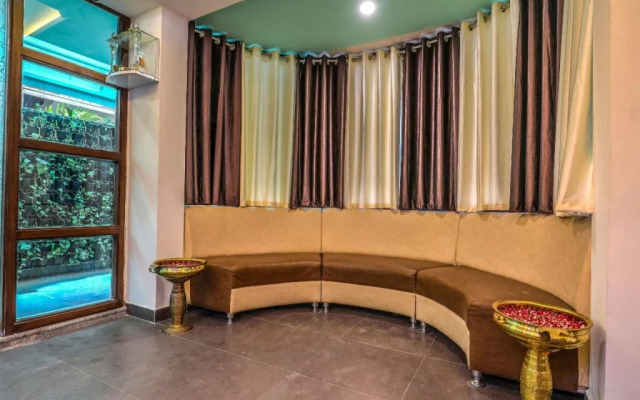 Rain Tr33 Hotel by OYO Rooms