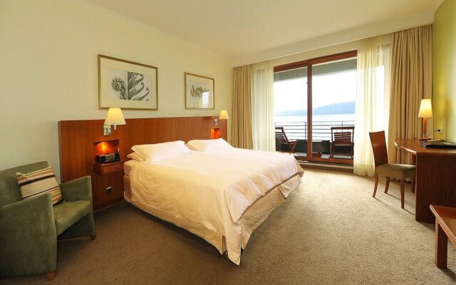 Park Lake Luxury Hotel