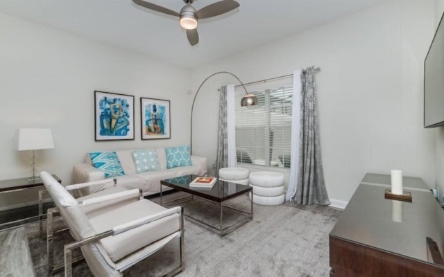 4BR 3BA Townhome w Private Pool