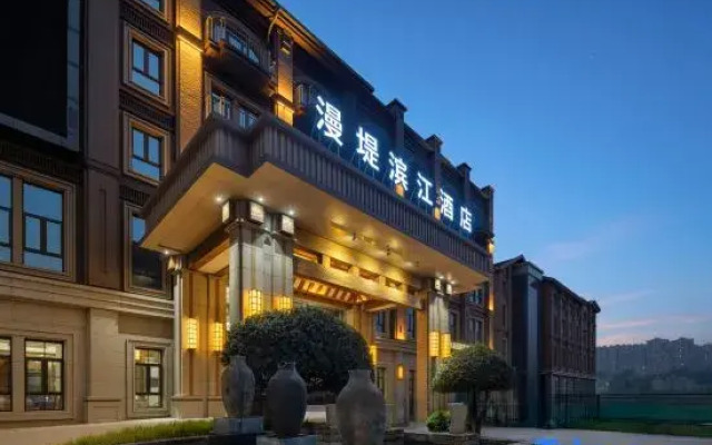 Mandi Binjiang Hotel