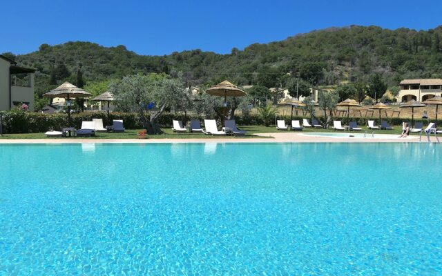 Residence with pool 4 km from Suvereto