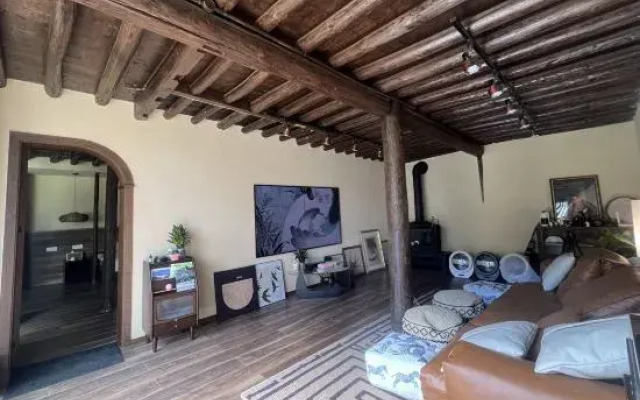 Dali Azhen and Ayue Homestay (Erhai Longkan Branch)