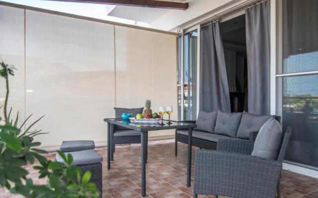 Akrata's Elegant Luxury Suite