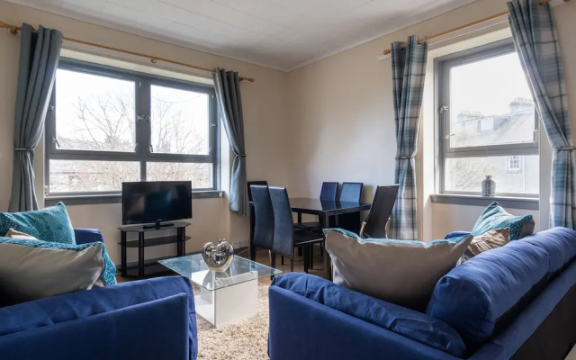 Novelty Suites - Powis Circle