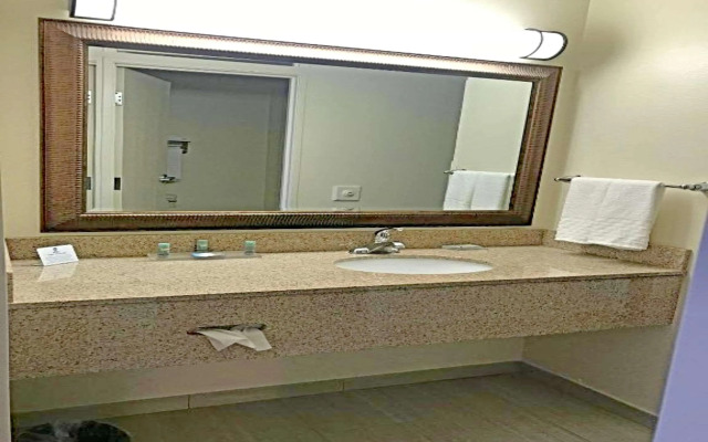 Comfort Inn & Suites O'Fallon - St. Louis Area